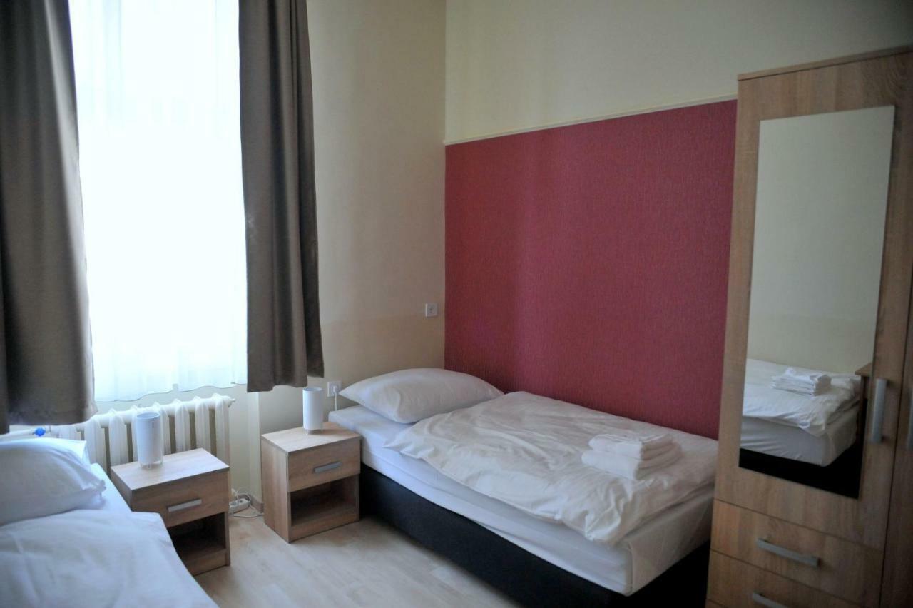 Hotel Piros Arany Panzió Kalocsa Exterior foto
