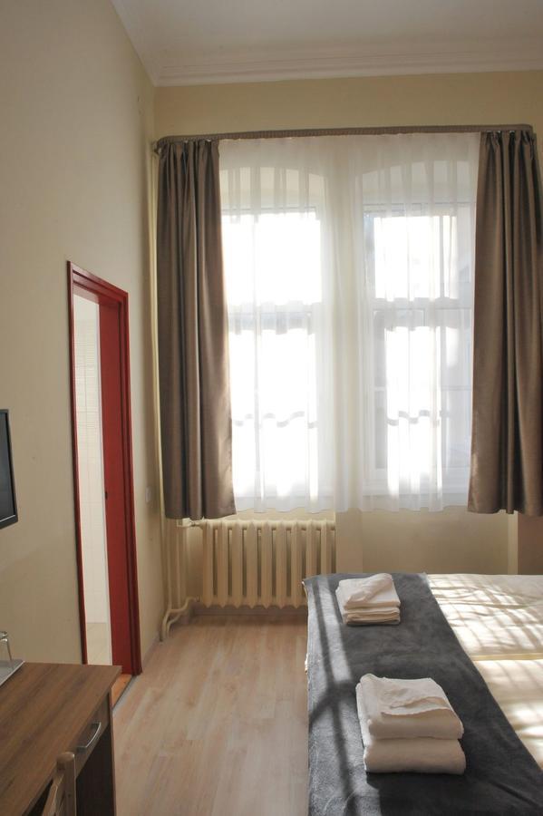 Hotel Piros Arany Panzió Kalocsa Exterior foto